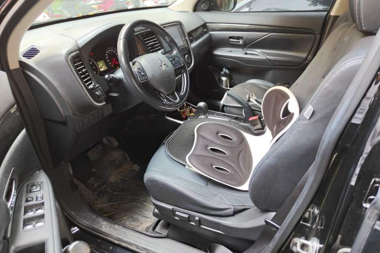 Used Mitsubishi Outlander 2018 2.0L Two-Wheel Drive Glory Edition 5 Seats Driver Seat