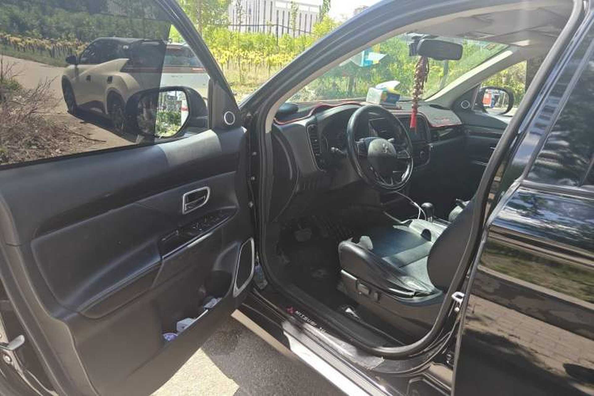 Used Mitsubishi Outlander 2018 2.0L Two-Wheel Drive Glory Edition 5 Seats Driver Seat