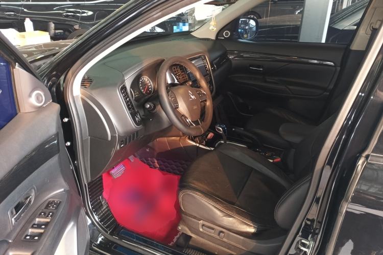 Used Mitsubishi Outlander 2018 2.0L Two-Wheel Drive Glory Edition 5 Seats Driver Seat
