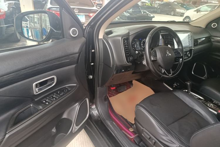 Used Mitsubishi Outlander 2018 2.4L 4x4 Elite Edition 5 Seats Driver Seat