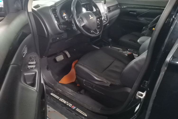 Used Mitsubishi Outlander 2018 2.4L 4x4 Elite Edition 5 Seats Driver Seat