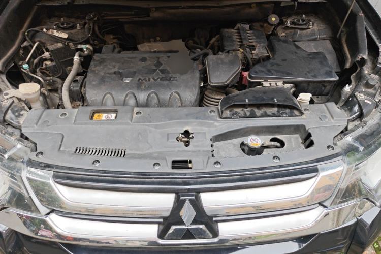Used Mitsubishi Outlander 2018 2.0L Two-Wheel Drive Glory Edition 5 Seats Engine Bay