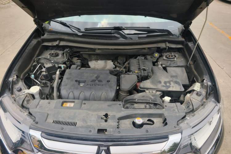 Used Mitsubishi Outlander 2018 2.4L 4x4 Elite Edition 5 Seats Engine Bay