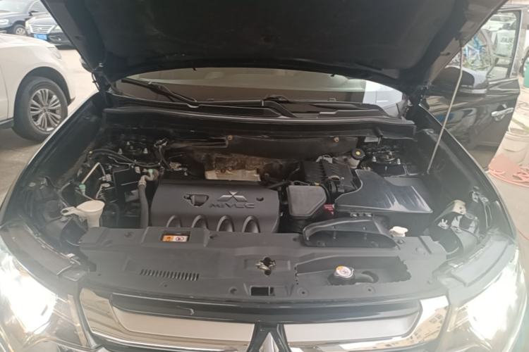 Used Mitsubishi Outlander 2018 2.4L 4x4 Elite Edition 5 Seats Engine Bay