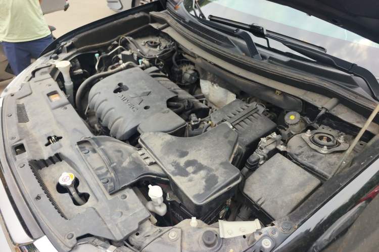 Used Mitsubishi Outlander 2018 2.4L 4x4 Elite Edition 5 Seats Engine Bay Left