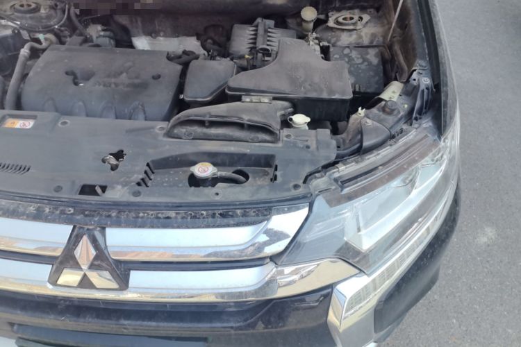 Used Mitsubishi Outlander 2018 2.4L 4x4 Elite Edition 5 Seats Engine Bay Left