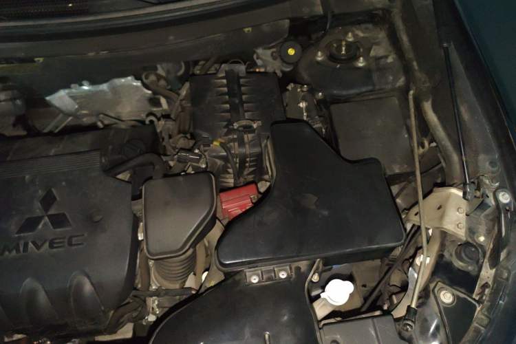 Used Mitsubishi Outlander 2018 2.4L 4x4 Elite Edition 5 Seats Engine Bay Left
