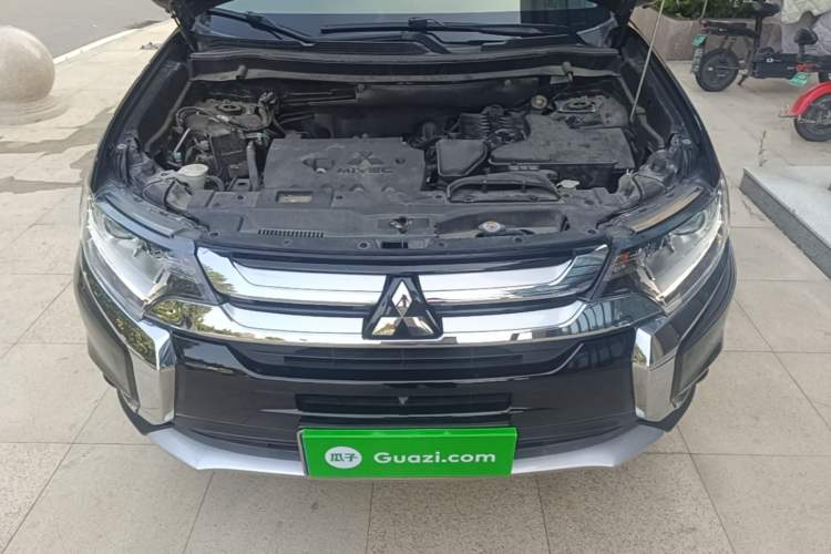 Used Mitsubishi Outlander 2018 2.0L Two-Wheel Drive Glory Edition 5 Seats Engine Bay