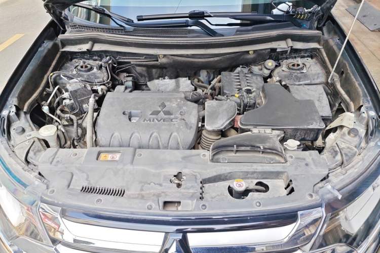 Used Mitsubishi Outlander 2018 2.4L 4x4 Luxury Edition 7-Seater Engine Bay
