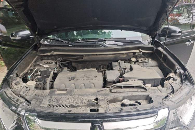 Used Mitsubishi Outlander 2018 2.4L 4x4 Elite Edition 5 Seats Engine Bay