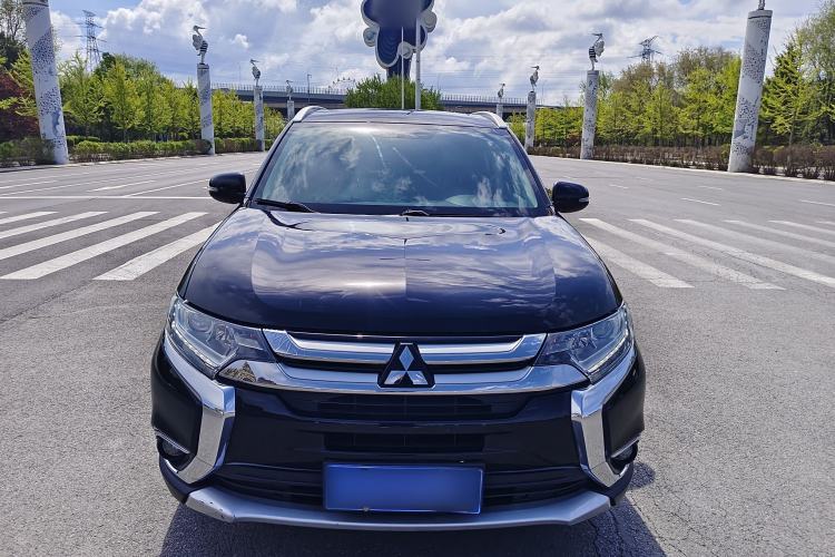 Used Mitsubishi Outlander 2018 2.0L Two-Wheel Drive Glory Edition 5 Seats Exterior 1