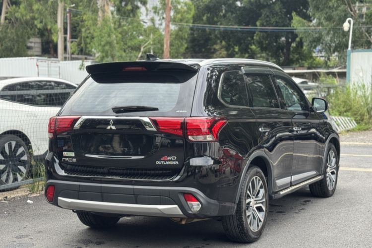 Used Mitsubishi Outlander 2018 2.4L 4x4 Elite Edition 5 Seats Exterior 1