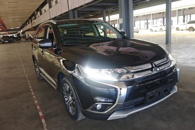 Used Mitsubishi Outlander 2018 2.0L Two-Wheel Drive Glory Edition 5 Seats Exterior 1