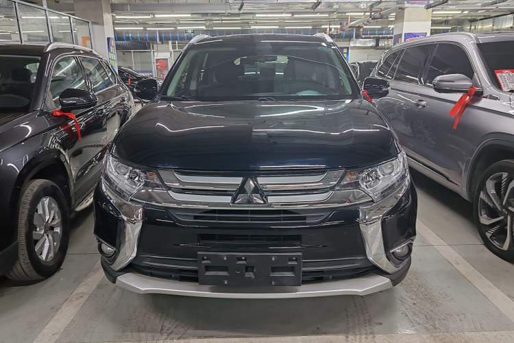 Used Mitsubishi Outlander 2018 2.0L Two-Wheel Drive Glory Edition 5 Seats Exterior 1