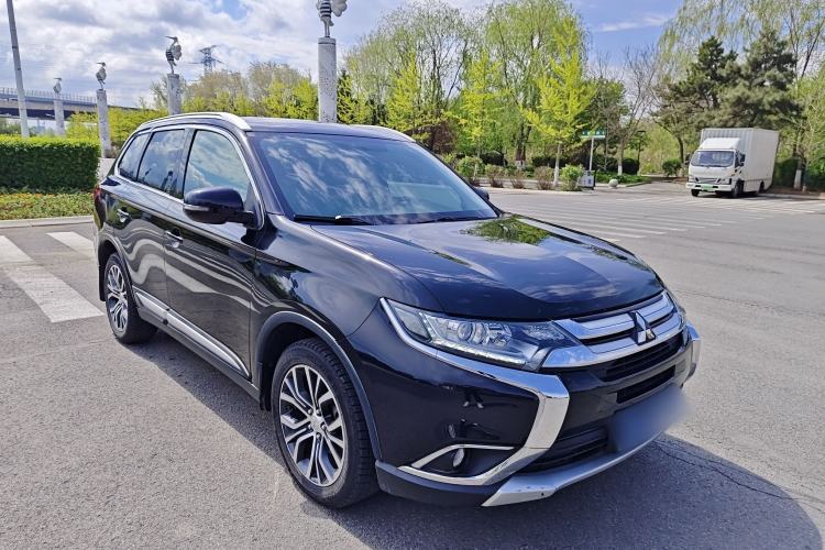 Used Mitsubishi Outlander 2018 2.0L Two-Wheel Drive Glory Edition 5 Seats Exterior 2
