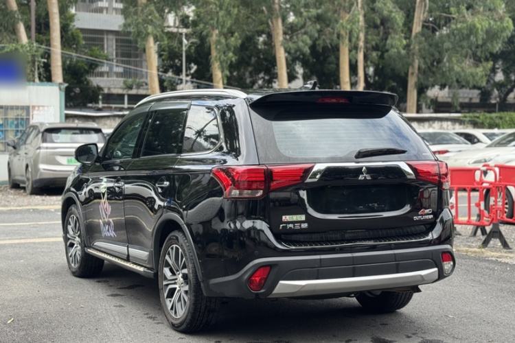 Used Mitsubishi Outlander 2018 2.4L 4x4 Elite Edition 5 Seats Exterior 2