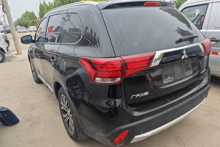 Used Mitsubishi Outlander 2018 2.0L Two-Wheel Drive Glory Edition 5 Seats Exterior 2