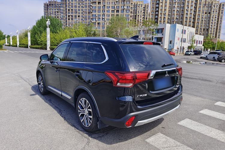 Used Mitsubishi Outlander 2018 2.0L Two-Wheel Drive Glory Edition 5 Seats Exterior 3