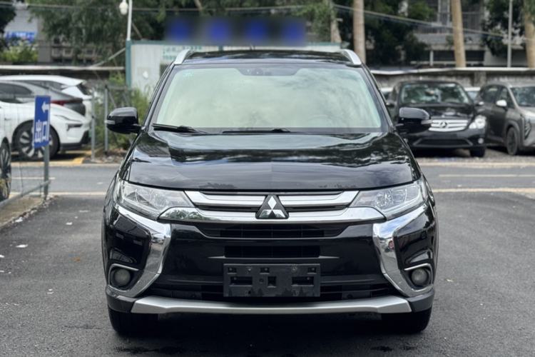 Used Mitsubishi Outlander 2018 2.4L 4x4 Elite Edition 5 Seats Exterior 3
