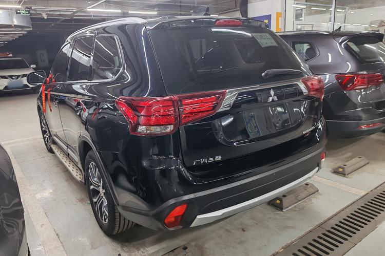 Used Mitsubishi Outlander 2018 2.0L Two-Wheel Drive Glory Edition 5 Seats Exterior 3