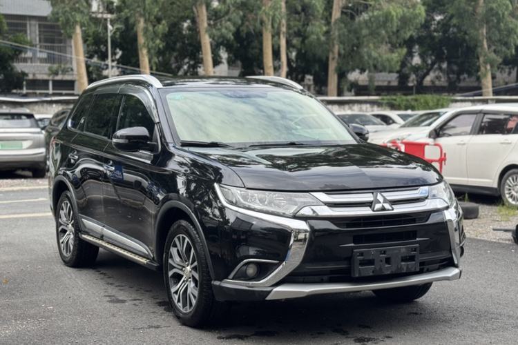 Used Mitsubishi Outlander 2018 2.4L 4x4 Elite Edition 5 Seats Exterior 4