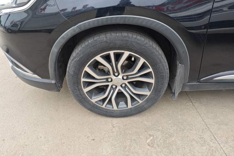 Used Mitsubishi Outlander 2018 2.0L Two-Wheel Drive Glory Edition 5 Seats Exterior 4