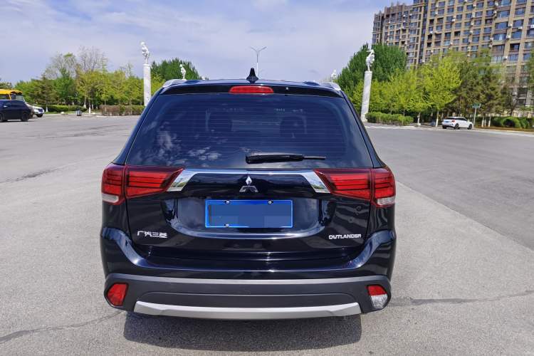 Used Mitsubishi Outlander 2018 2.0L Two-Wheel Drive Glory Edition 5 Seats Exterior 5