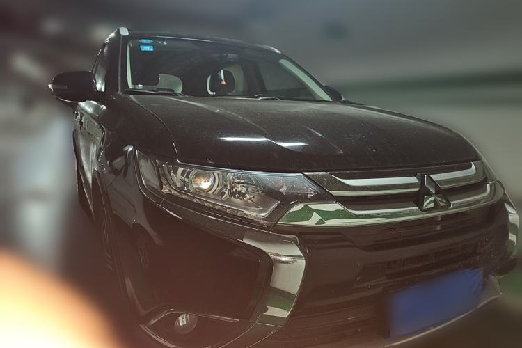 Used Mitsubishi Outlander 2018 2.0L Two-Wheel Drive Glory Edition 5 Seats Front