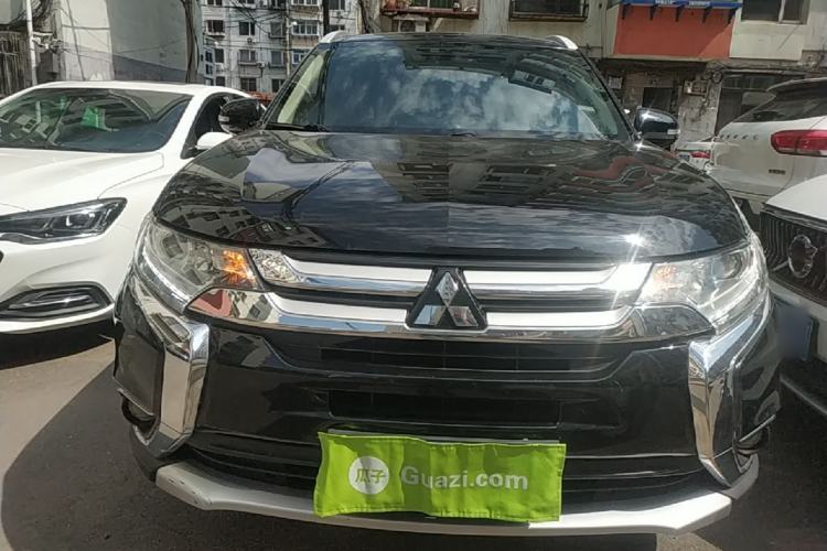Used Mitsubishi Outlander 2018 2.0L Two-Wheel Drive Glory Edition 5 Seats Front