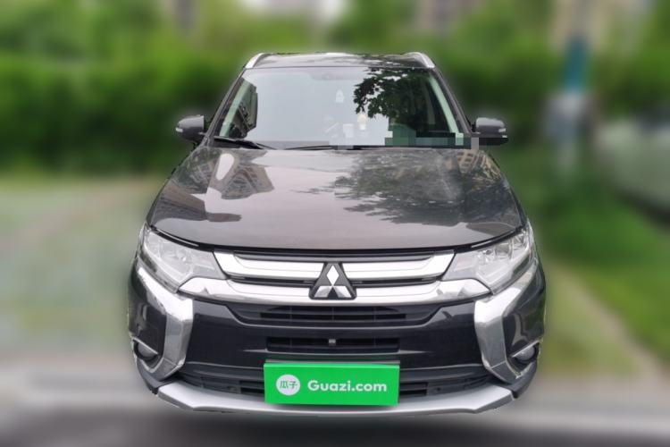 Used Mitsubishi Outlander 2018 2.4L 4x4 Luxury Edition 7-Seater Front