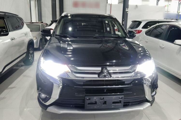 Used Mitsubishi Outlander 2018 2.0L Two-Wheel Drive Glory Edition 5 Seats Front
