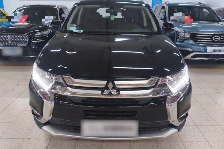 Used Mitsubishi Outlander 2018 2.0L Two-Wheel-Drive Jiale Edition 7-Seater Front