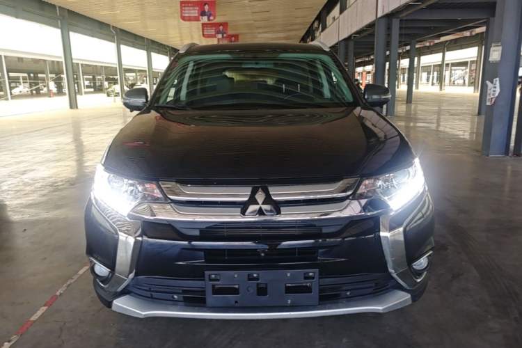 Used Mitsubishi Outlander 2018 2.0L Two-Wheel Drive Glory Edition 5 Seats Front