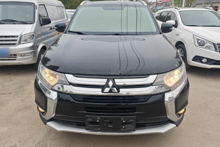 Used Mitsubishi Outlander 2018 2.0L Two-Wheel Drive Glory Edition 5 Seats Front