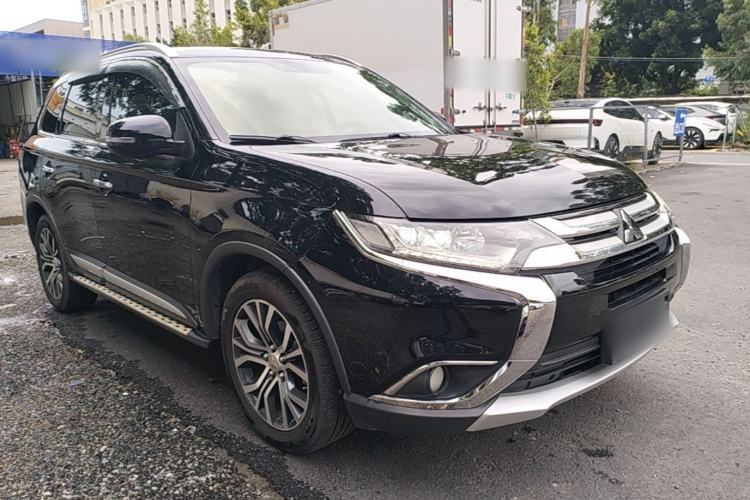Used Mitsubishi Outlander 2018 2.4L 4x4 Elite Edition 5 Seats Front Right 45 Deg