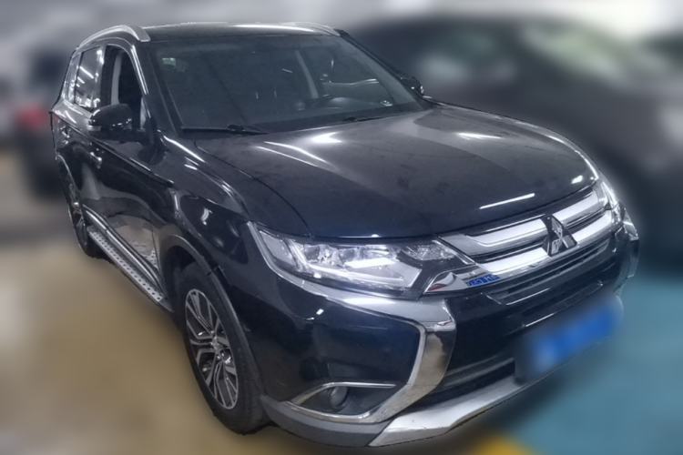 Used Mitsubishi Outlander 2018 2.4L 4x4 Elite Edition 5 Seats Front Right 45 Deg