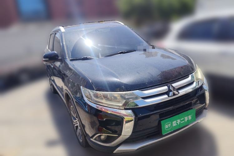 Used Mitsubishi Outlander 2018 2.4L 4x4 Elite Edition 5 Seats Front Right 45 Deg