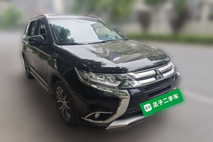 Used Mitsubishi Outlander 2018 2.4L 4x4 Elite Edition 5 Seats Front Right 45 Deg