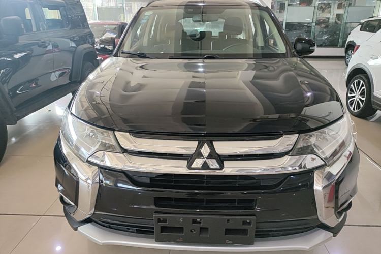 Used Mitsubishi Outlander 2018 2.0L Two-Wheel-Drive Jiale Edition 7-Seater Front