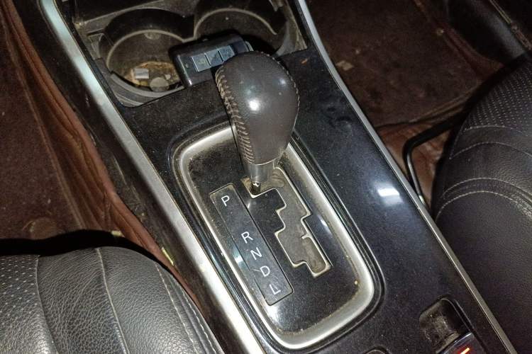 Used Mitsubishi Outlander 2018 2.4L 4x4 Elite Edition 5 Seats Gear Lever