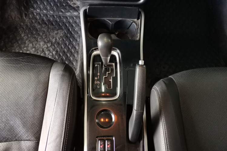 Used Mitsubishi Outlander 2018 2.0L Two-Wheel Drive Glory Edition 5 Seats Gear Lever