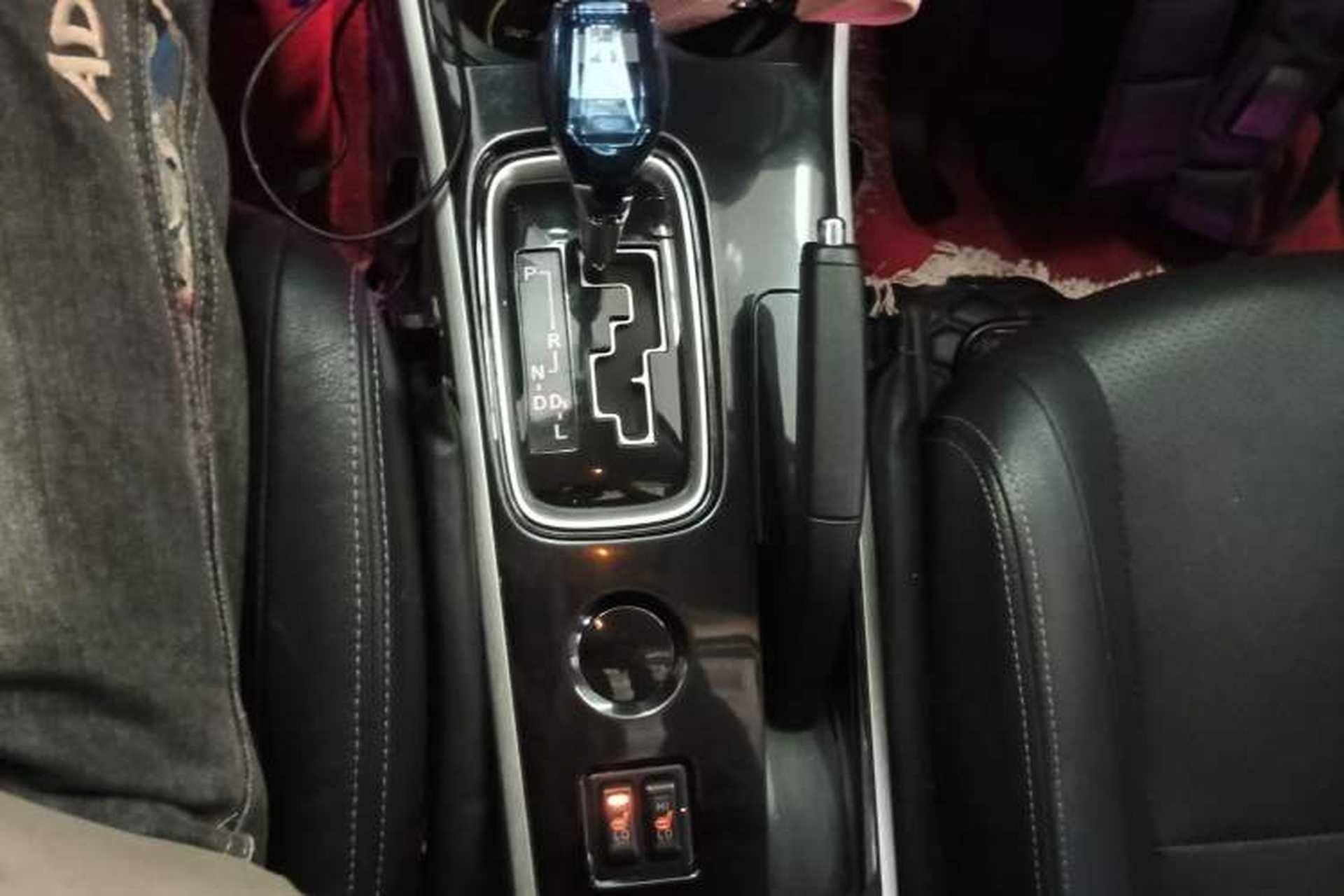 Used Mitsubishi Outlander 2018 2.0L Two-Wheel Drive Glory Edition 5 Seats Gear Lever