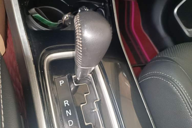 Used Mitsubishi Outlander 2018 2.4L 4x4 Elite Edition 5 Seats Gear Lever