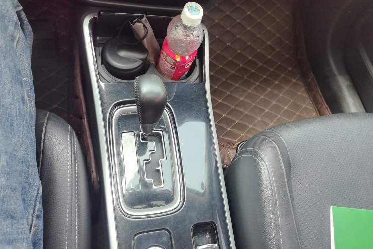 Used Mitsubishi Outlander 2018 2.4L 4x4 Elite Edition 5 Seats Gear Lever