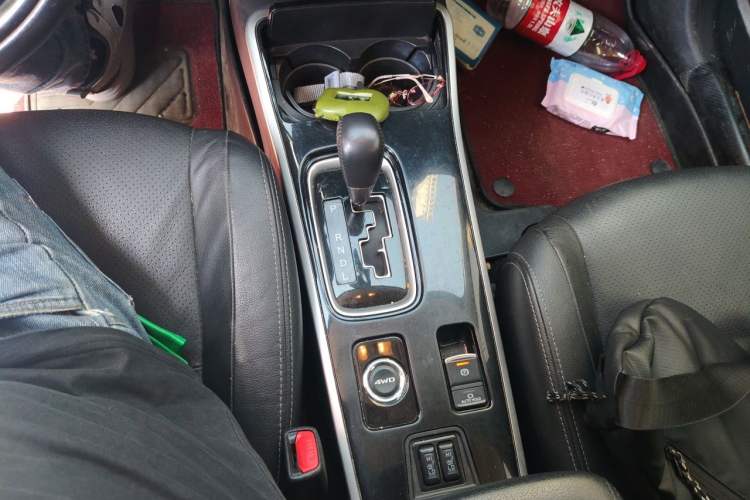 Used Mitsubishi Outlander 2018 2.4L 4x4 Elite Edition 5 Seats Gear Lever