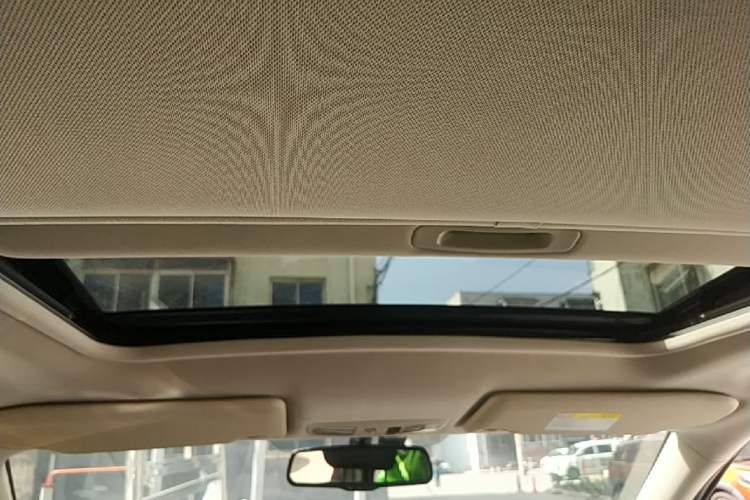 Used Mitsubishi Outlander 2018 2.0L Two-Wheel Drive Glory Edition 5 Seats Headliner