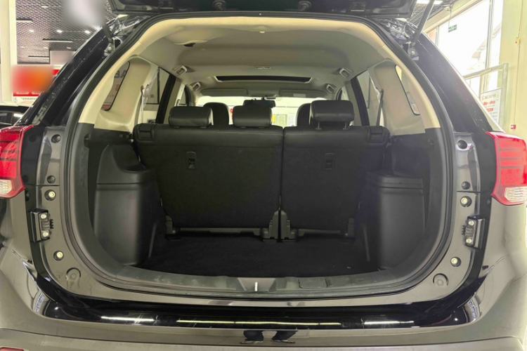 Used Mitsubishi Outlander 2018 2.0L Two-Wheel Drive Glory Edition 5 Seats Interior 1