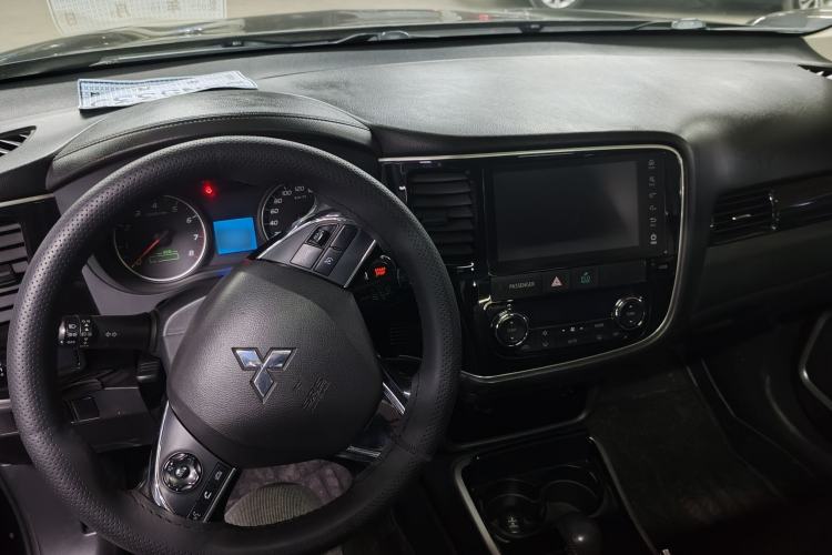 Used Mitsubishi Outlander 2018 2.0L Two-Wheel Drive Glory Edition 5 Seats Interior 1