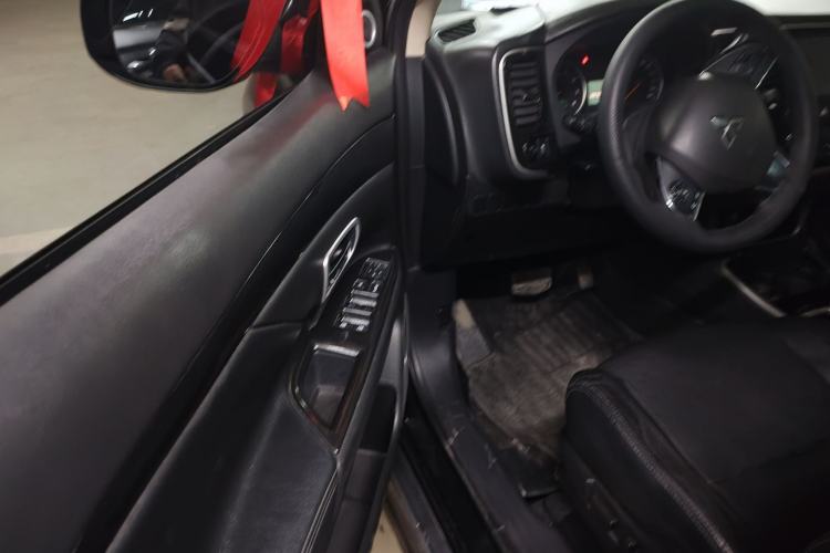 Used Mitsubishi Outlander 2018 2.0L Two-Wheel Drive Glory Edition 5 Seats Interior 2