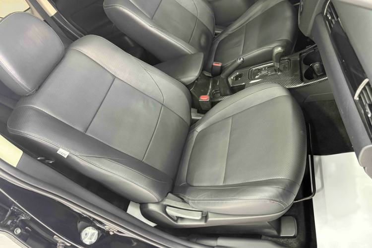 Used Mitsubishi Outlander 2018 2.0L Two-Wheel Drive Glory Edition 5 Seats Interior 5